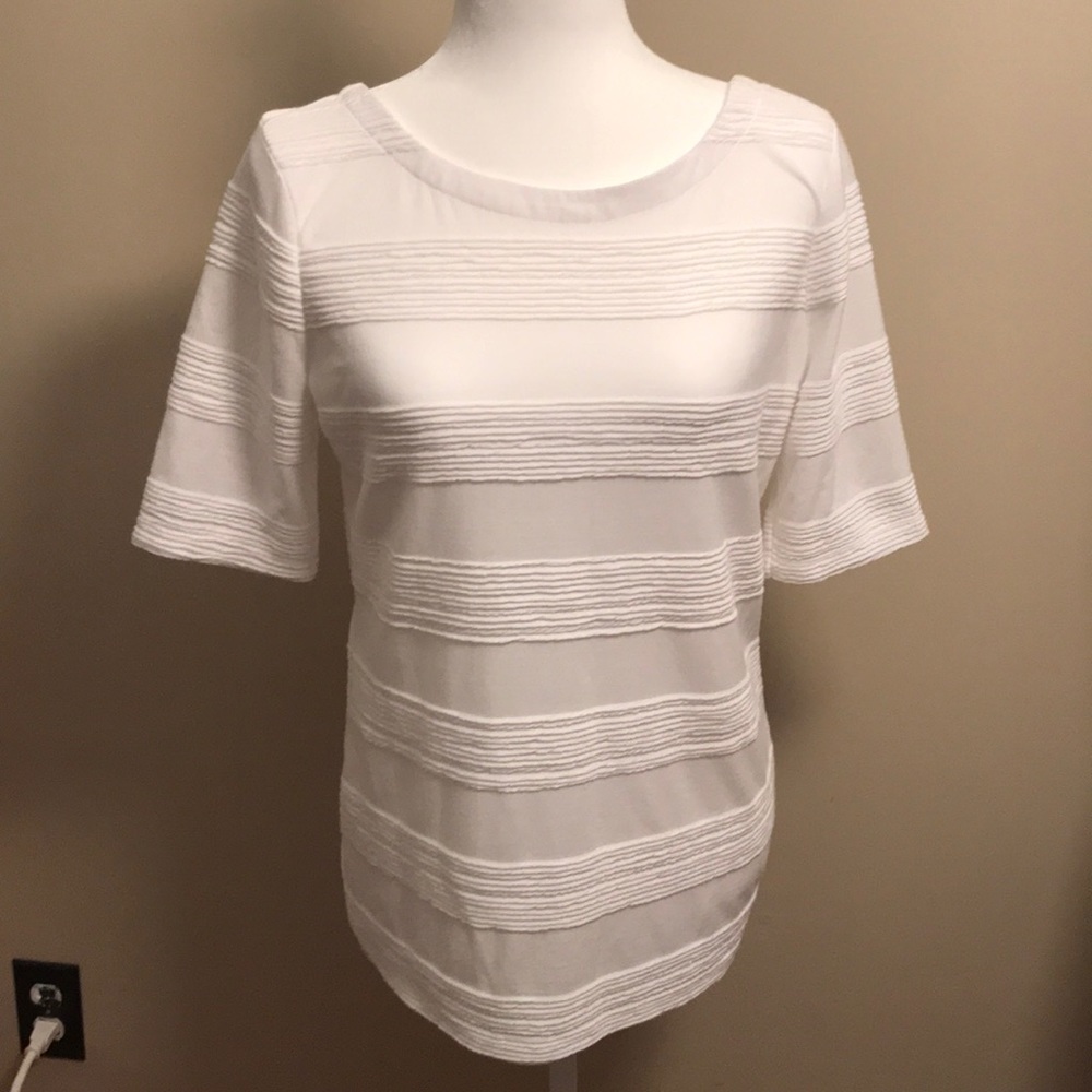 Cute white Banana Republic tee